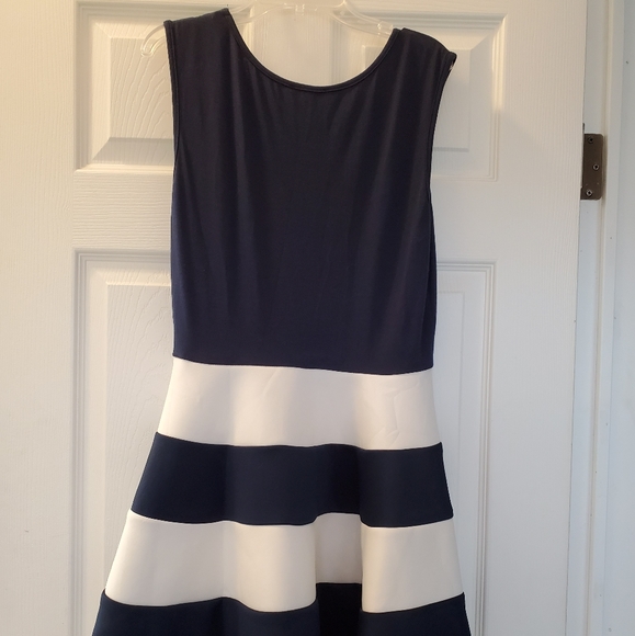 EUC Navy and White Dress - Picture 3 of 5